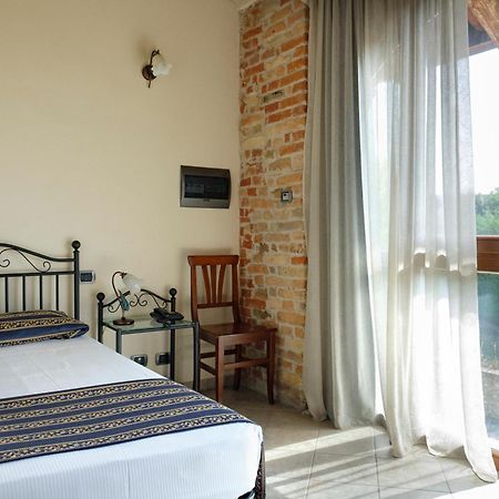 Hotel Le Botti Guarene Esterno foto