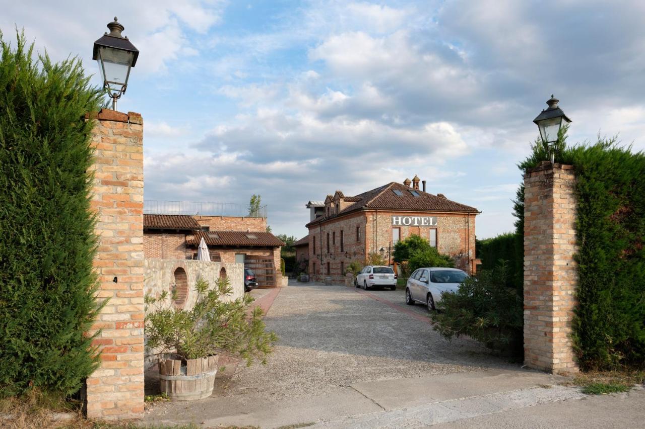 Hotel Le Botti Guarene Esterno foto