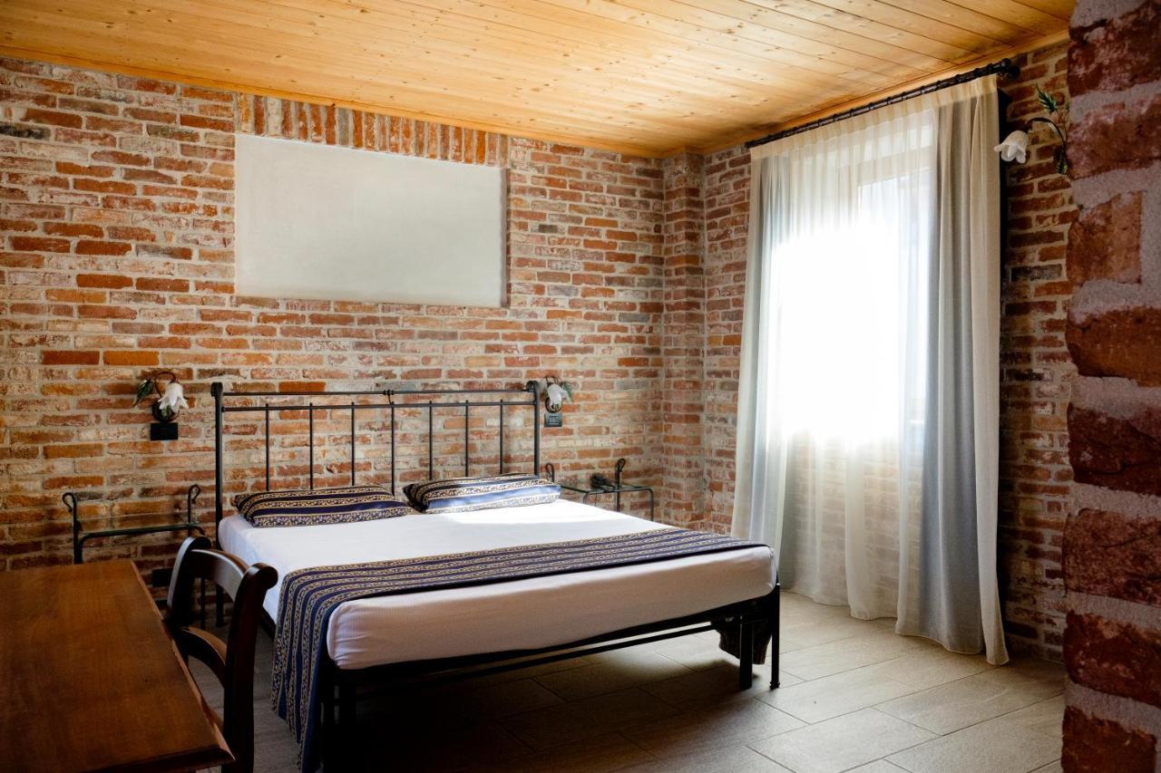 Hotel Le Botti Guarene Esterno foto