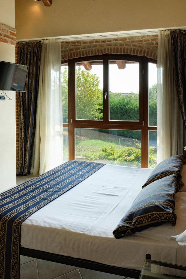 Hotel Le Botti Guarene Esterno foto