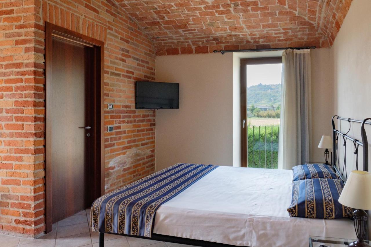 Hotel Le Botti Guarene Esterno foto