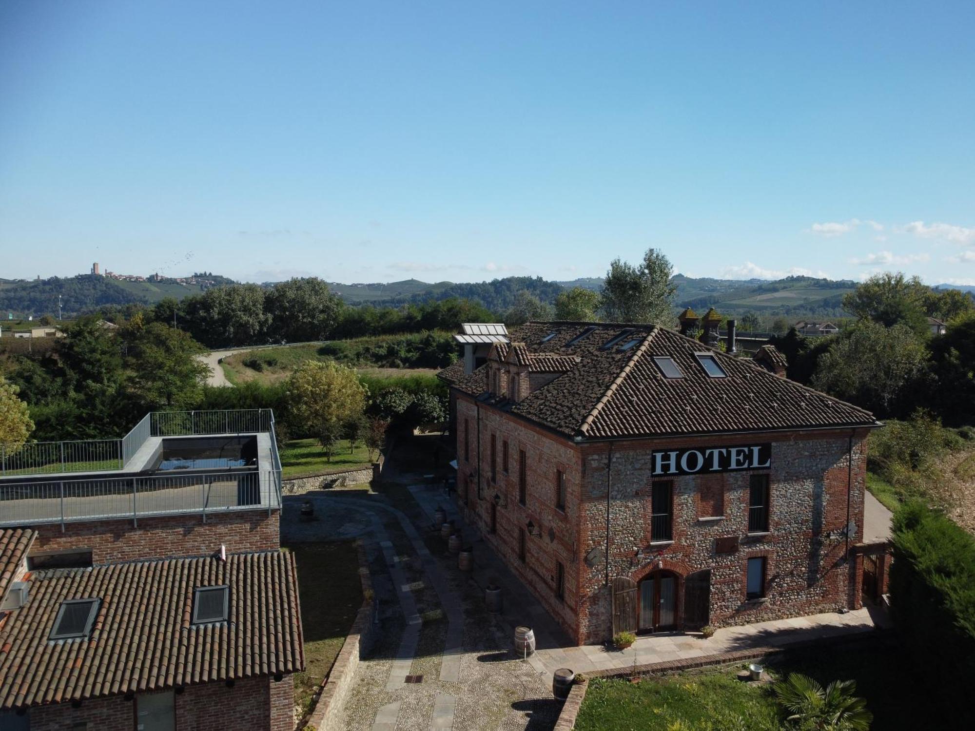 Hotel Le Botti Guarene Esterno foto