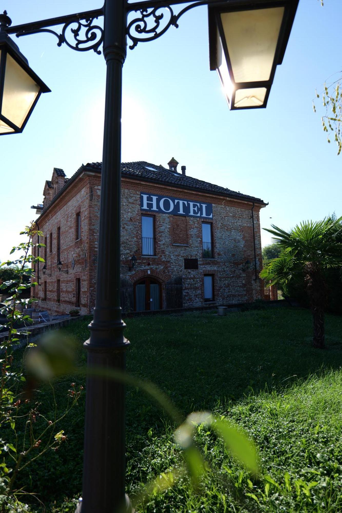 Hotel Le Botti Guarene Esterno foto