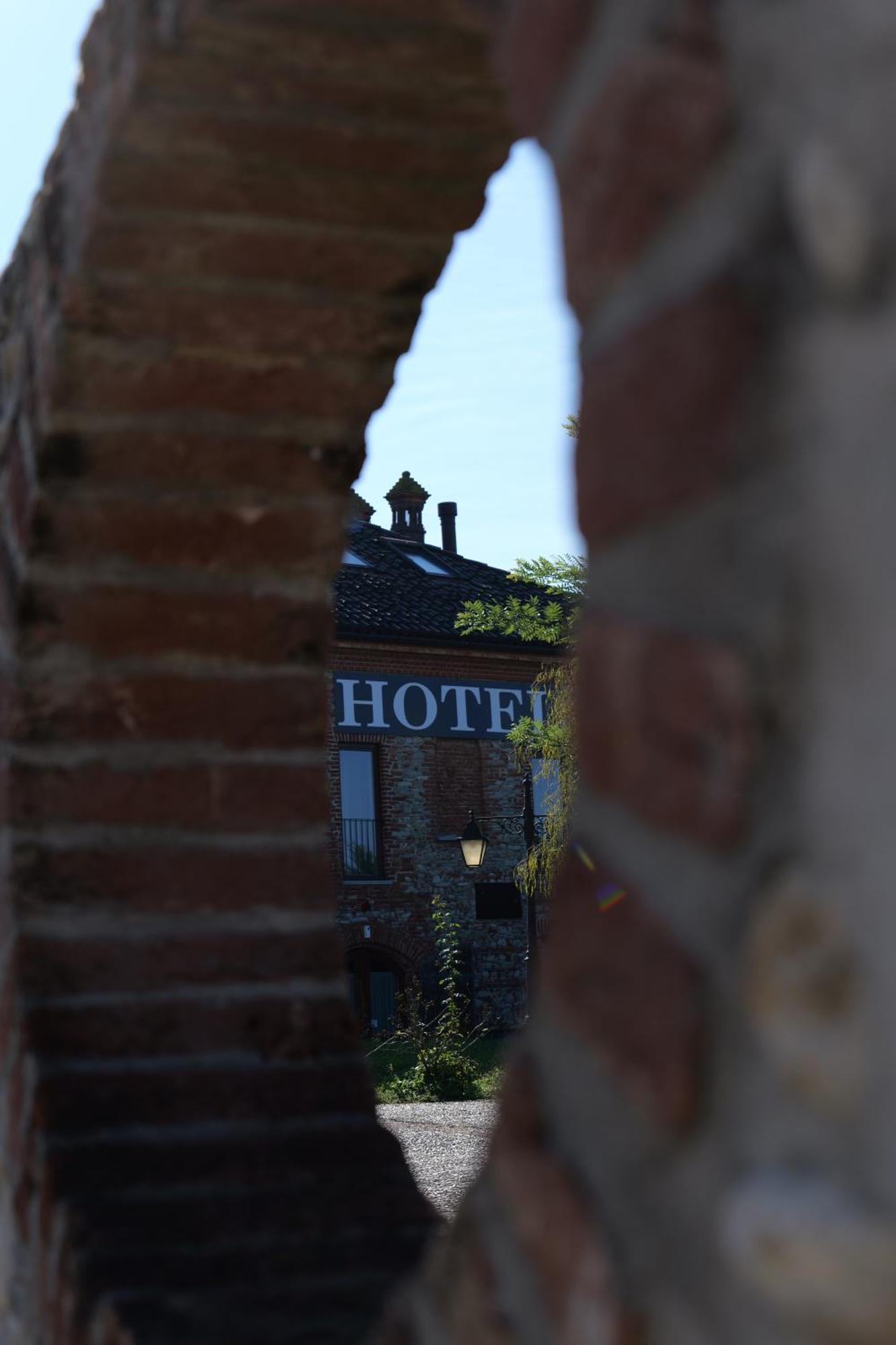 Hotel Le Botti Guarene Esterno foto