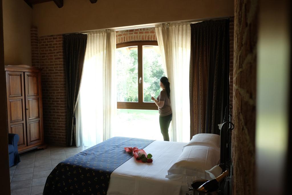 Hotel Le Botti Guarene Esterno foto