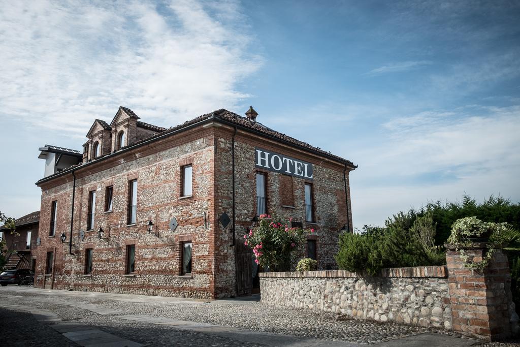 Hotel Le Botti Guarene Esterno foto